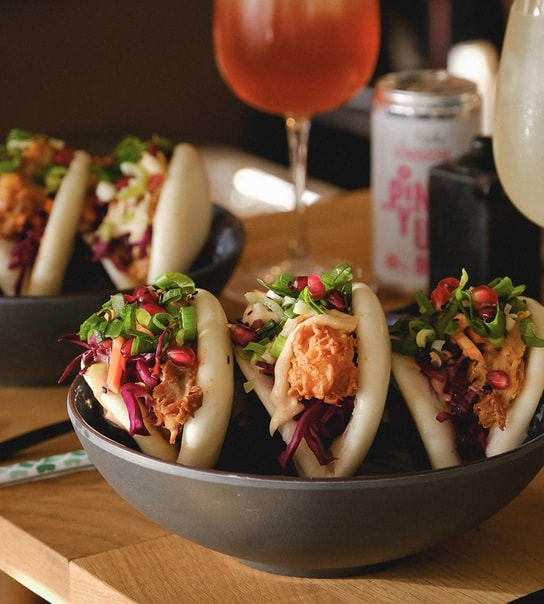 Bao Buns & valgfri drik hos Poké & Sons - Asiatisk velsmag og nordiske råvarer