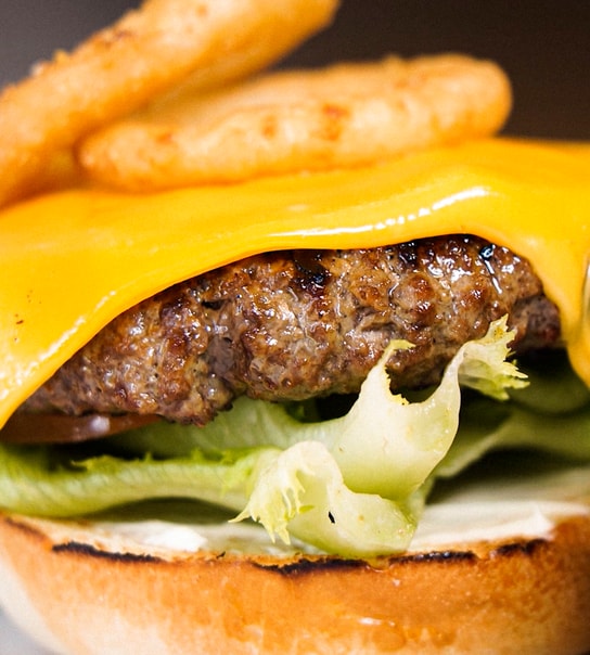 ½ pris på menu hos Burger Maniac