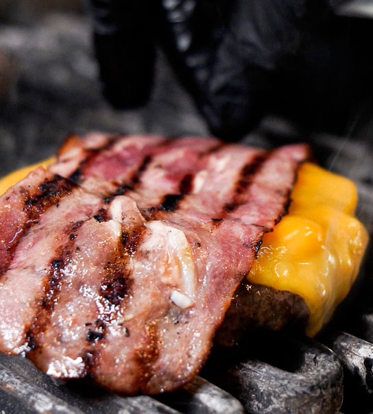 ½ pris på menu hos Burger Maniac