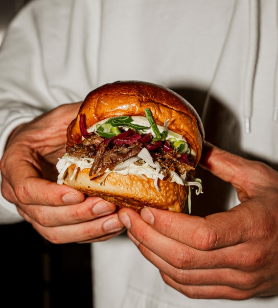 Valgfri Burgercombo fra Cooper's - Populær Burgerjoint med Snaskede Favoritter