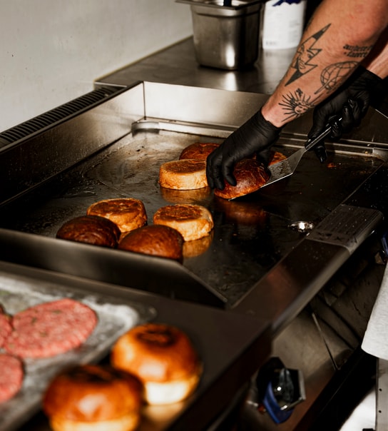 Valgfri Burgercombo fra Cooper's - Populær Burgerjoint med Snaskede Favoritter