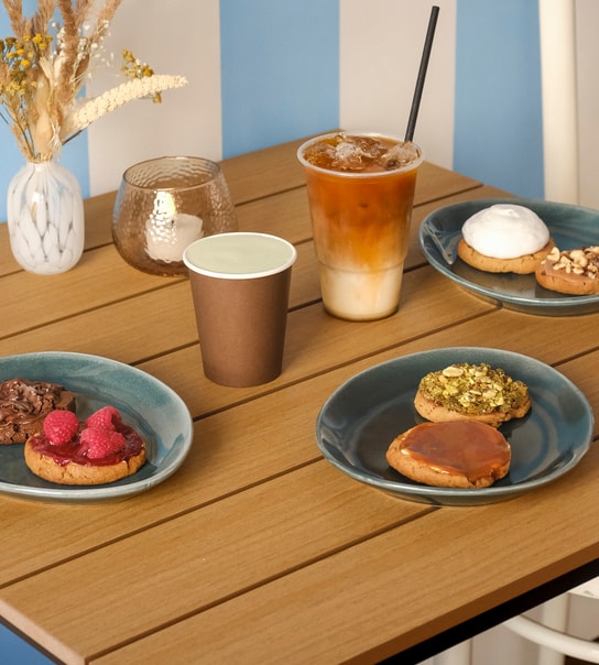 Vælg Selv 2 Cookies Hos Cookie Crush På Vesterbrogade - Fyldt Med Karakter & Krumme