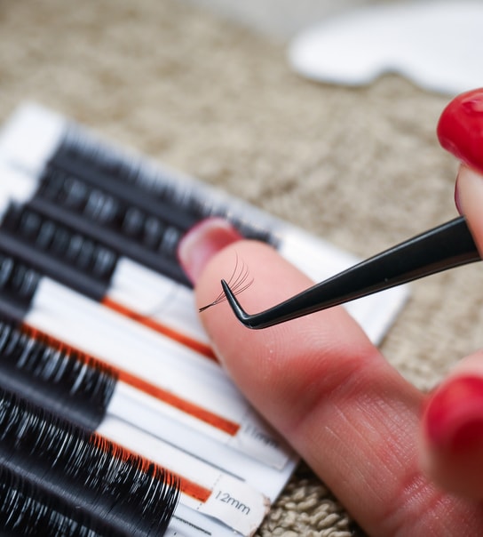 Eyelash Extensions / Volume Lashes
