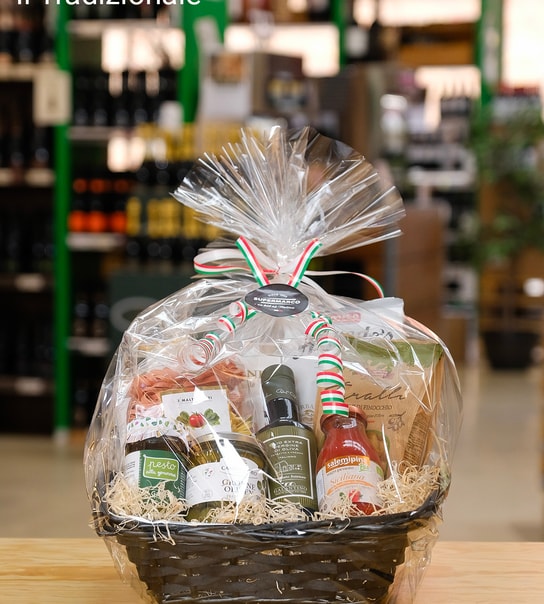 Gavekurve Med Specialiteter Fra Supermarco