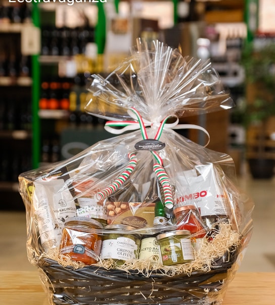 Gavekurve Med Specialiteter Fra Supermarco