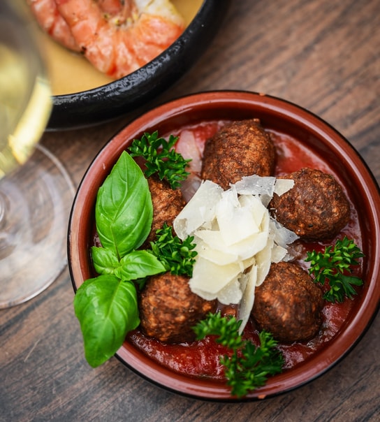 8 Valgfri Tapasanretninger hos Tango y Vinos - En Aften For 2