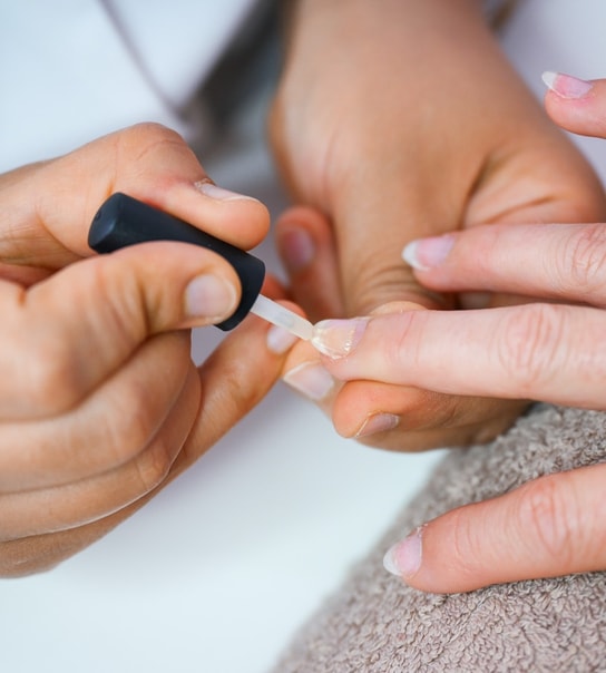 Mani- eller pedicure - Spar over 50 %