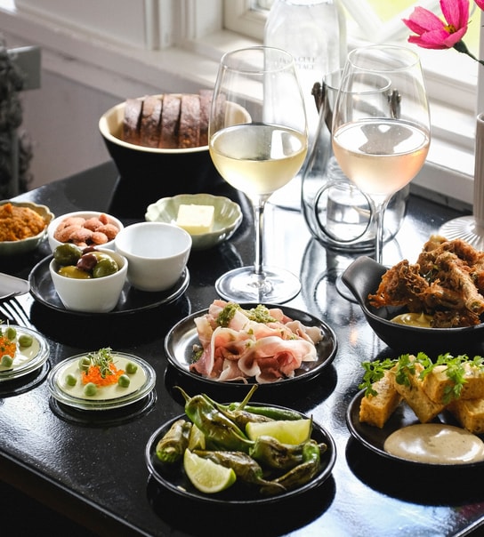 Frokost på Den Gule Cottage - 7 anretninger med udsigt til Øresund