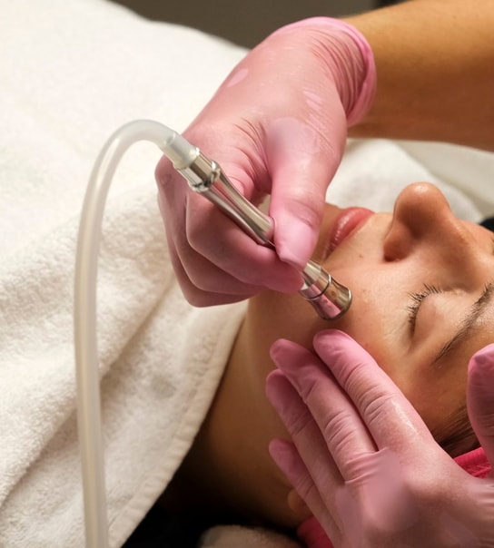 Ansigtsbehandling - Spar 65 %