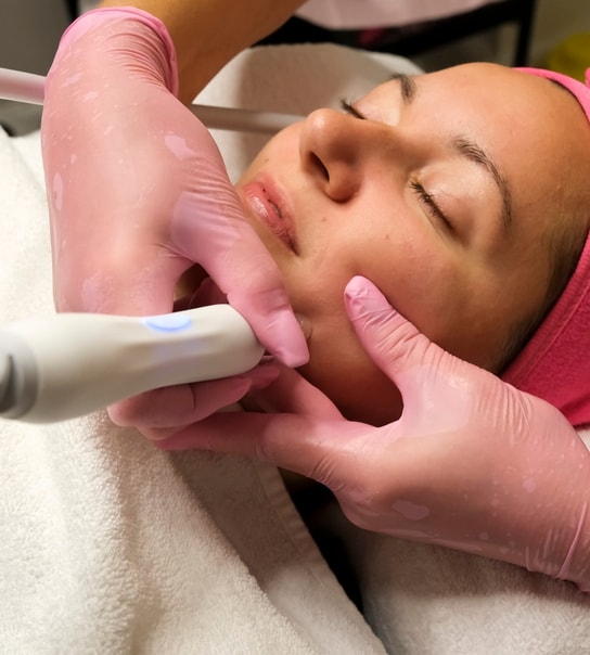 Ansigtsbehandling - Spar 65 %