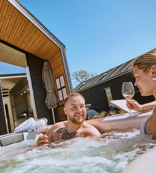 NYHED: Luksus feriehus med spa og havudsigt