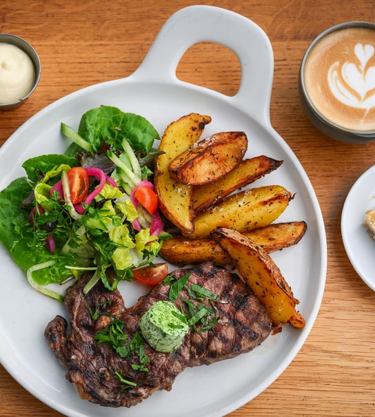 Ribeye + Dessert på Café Nöah