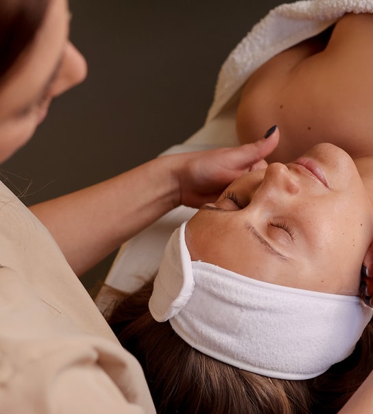 Ansigtsbehandlinger - Spar over 50 %