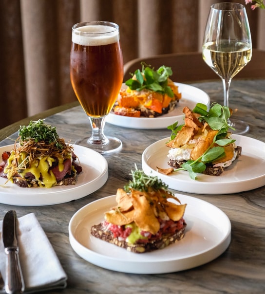 2 Valgfri Smørrebrød + Dessert Hos Pier 3 - Danske Klassikere ved Kajen