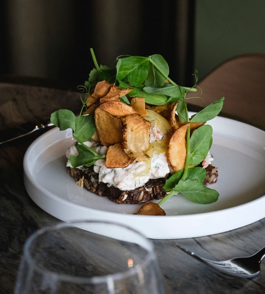 2 Valgfri Smørrebrød + Dessert Hos Pier 3 - Danske Klassikere ved Kajen