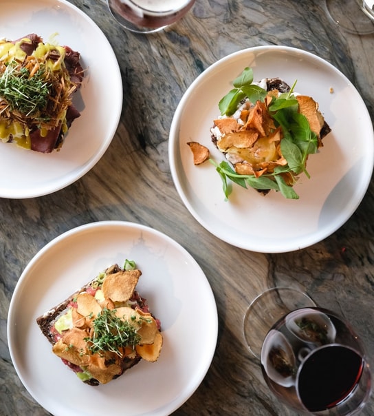 2 Valgfri Smørrebrød + Dessert Hos Pier 3 - Danske Klassikere ved Kajen