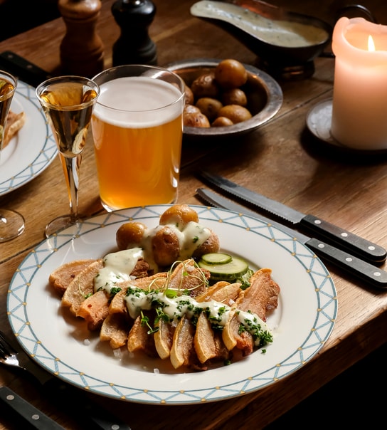 Stegt Flæsk m. Persillesovs - Nyhavns Færgekro