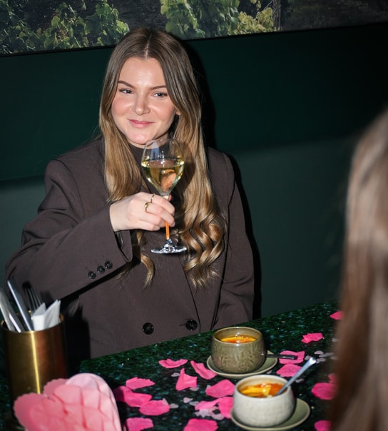 Galentines Day @ Alexanders Bistro - Hvem Skal Du Fejre Venskabet Med?