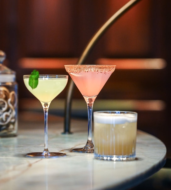 2 Valgfri Cocktails Hos Skjult Bar i Indre By - Oplev Josephine's i Studiestræde