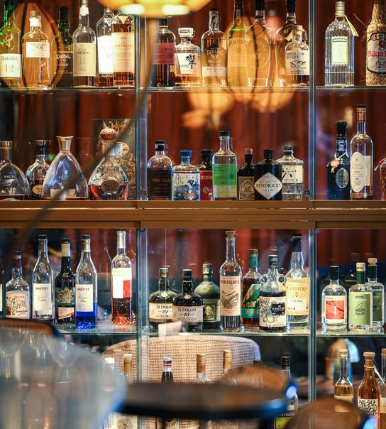 2 Valgfri Cocktails Hos Skjult Bar i Indre By - Oplev Josephine's i Studiestræde