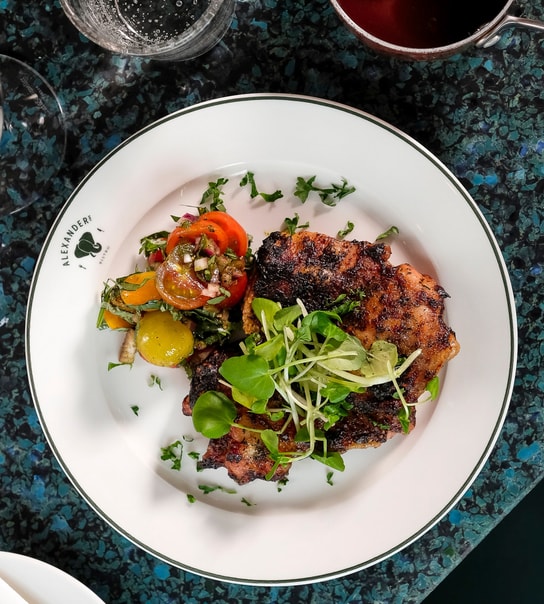 Valgfri 3-retters @ Alexanders Bistro - Udforsk Forårsmenuen hos Carlsberg Byens Darling