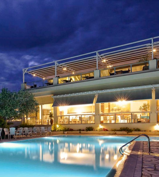 Apollo: Strand-ferie på Korfu