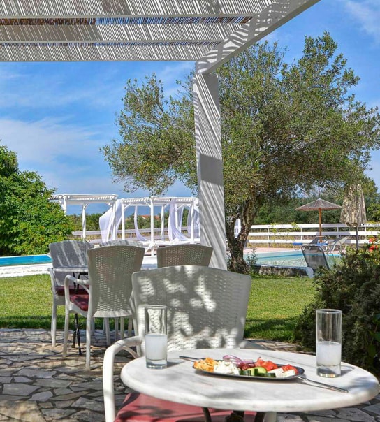 Apollo: Strand-ferie på Korfu