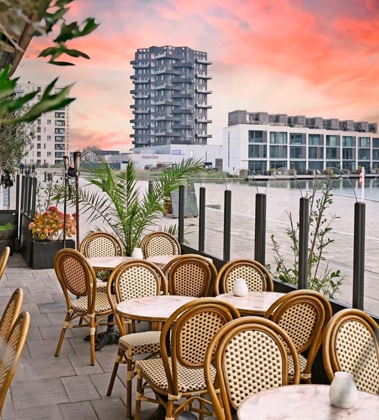 ½ pris: Nachos/Burger på Café Nöah