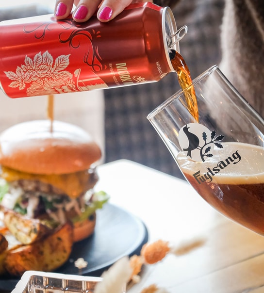 ½ pris: Nachos/Burger på Café Nöah