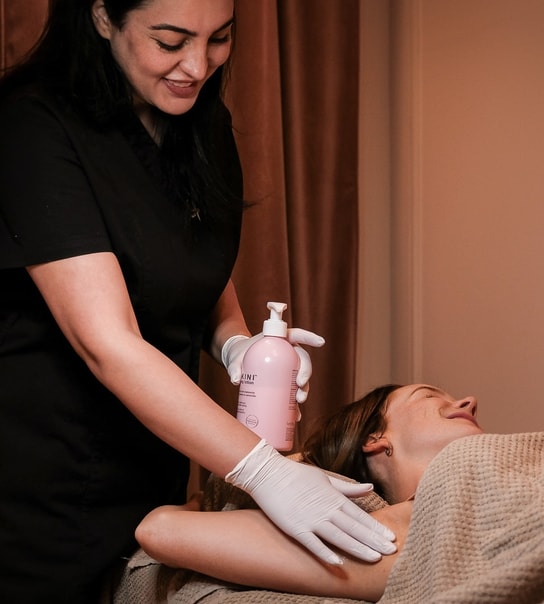 Skånsom Hårfjerning med Sugaring/Voks