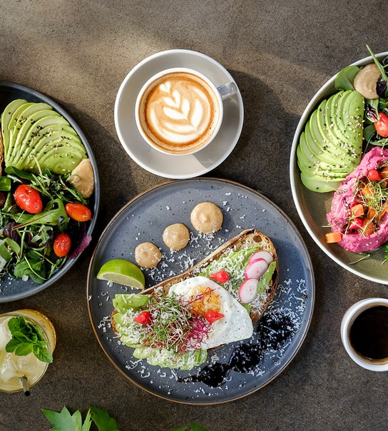 Valgfri Breakfast Plate @ Social Brew  - En Komplet Morgen i Hyggelige Omgivelser