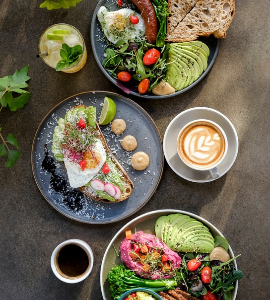 Valgfri Breakfast Plate @ Social Brew  - En Komplet Morgen i Hyggelige Omgivelser