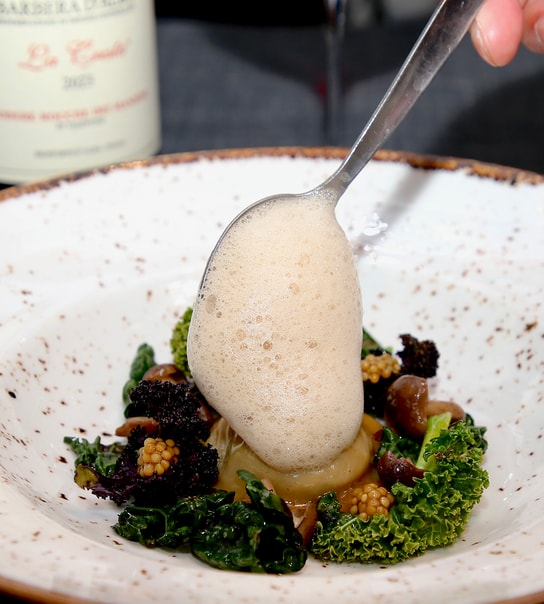 Forårsmenu hos Restaurant Rebel - Anbefalet i Michelin-guiden på 12. år