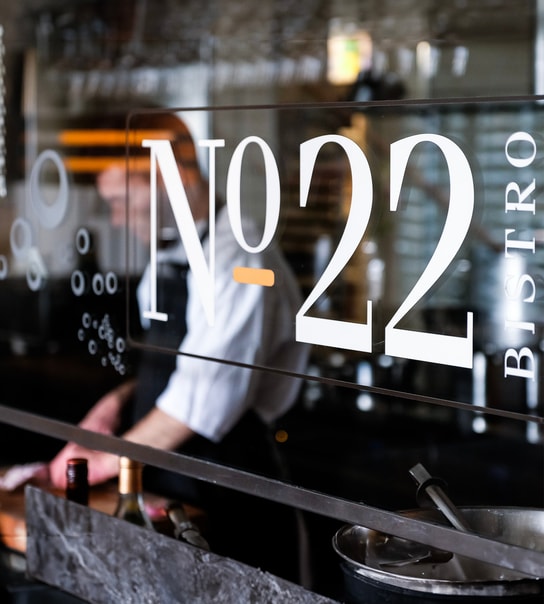 2-retters menu på No. 22 Bistro - Udsøgt gastronomi og udsigt over Rungsted Havn