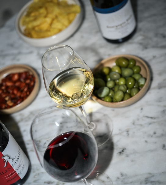 2 Valgfrie Glas @ Bar Somm' - Udforsk Alt Fra De Robuste Røde til De Sprøde Hvide 