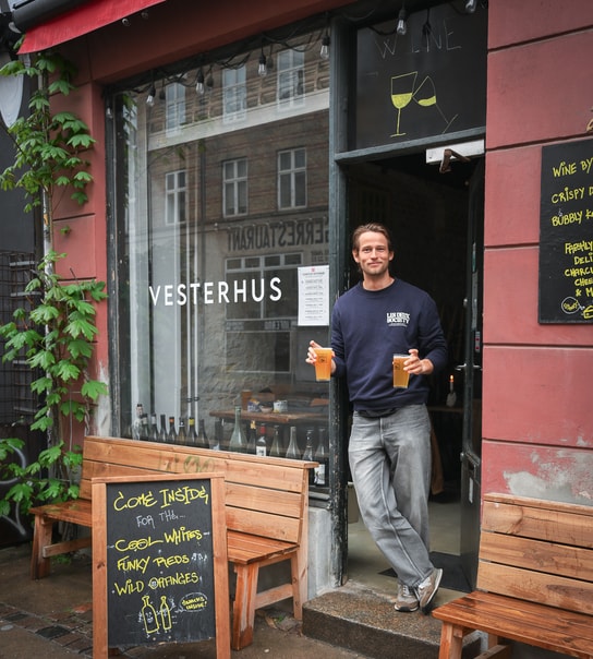2 Valgfri Fadøl + Snacks @ Vesterhus - Gode Glas & Endnu Bedre Stemning