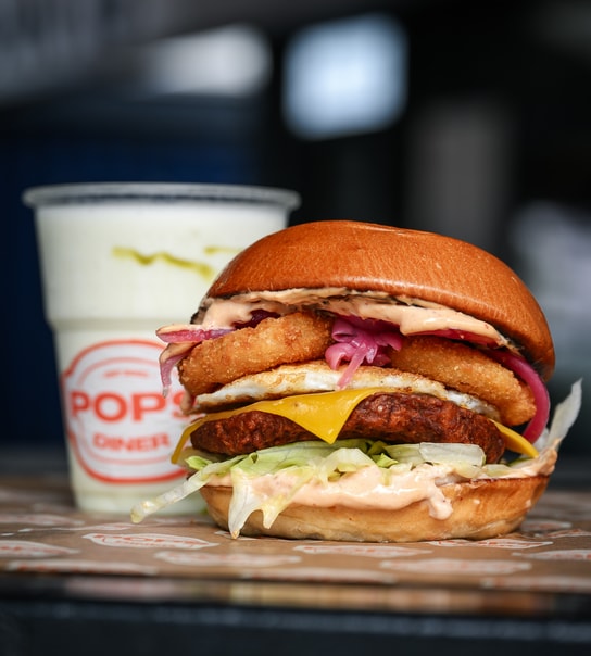 Valgfri Burger + Milkshake @ Pops Diner - Byens Bedste Burger under Buen