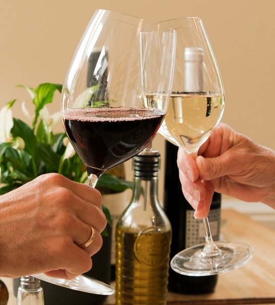 2 Valgfrie Glas + Snacks - Øens Vinhus