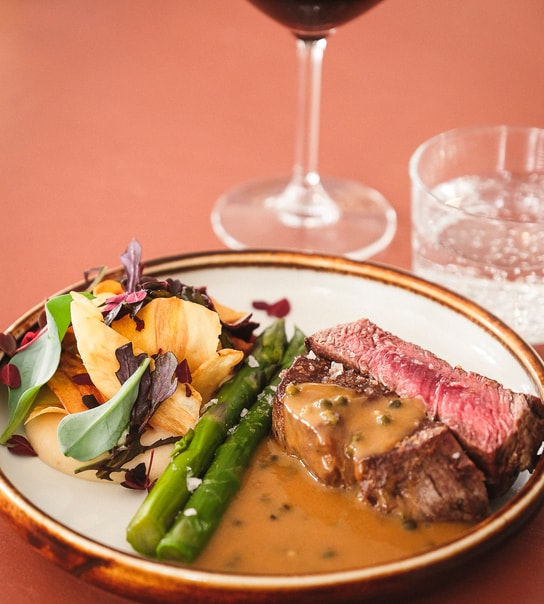 12 Serveringer "Family Style" - Aftenmenu på Odette