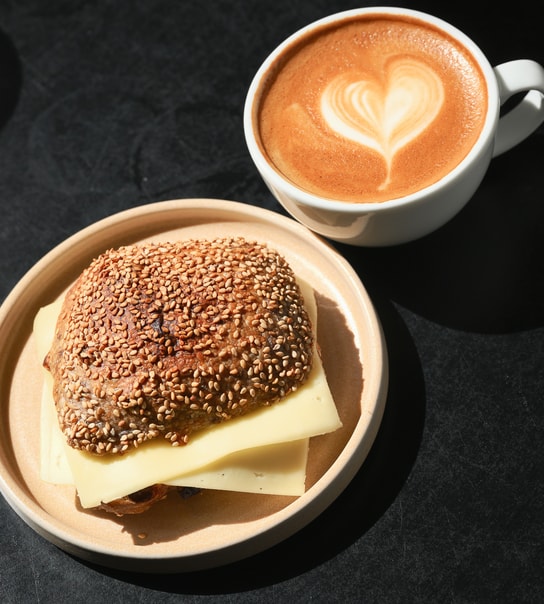 Morgencombo @ Emmerys - Valgfri Kaffe & Friskbagt BMO/Wienerbrød
