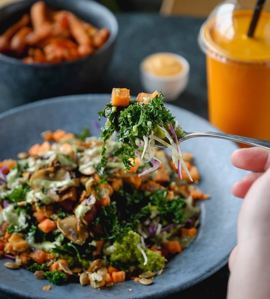 ½ PRIS: Valgfri Stor Salat @ PALÆO -  Always Go For The Greens!