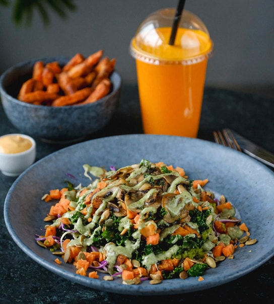 ½ PRIS: Valgfri Stor Salat @ PALÆO -  Always Go For The Greens!