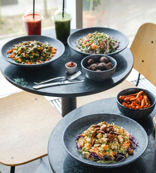 ½ PRIS: Valgfri Stor Salat @ PALÆO -  Always Go For The Greens!