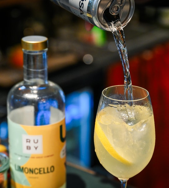 2 Valgfri Spritz/Fadøl (incl. Popcorn)