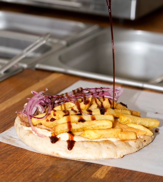 ½ PRIS: Valgfri Gyros @ The Greek - Enkelt, Saftigt & Drønlækkert!