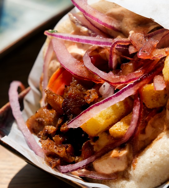 ½ PRIS: Valgfri Gyros @ The Greek - Enkelt, Saftigt & Drønlækkert!