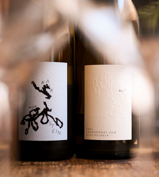 2 Valgfri Glas Vin + Snacks @ Vesterhus - Gode Glas & Endnu Bedre Stemning