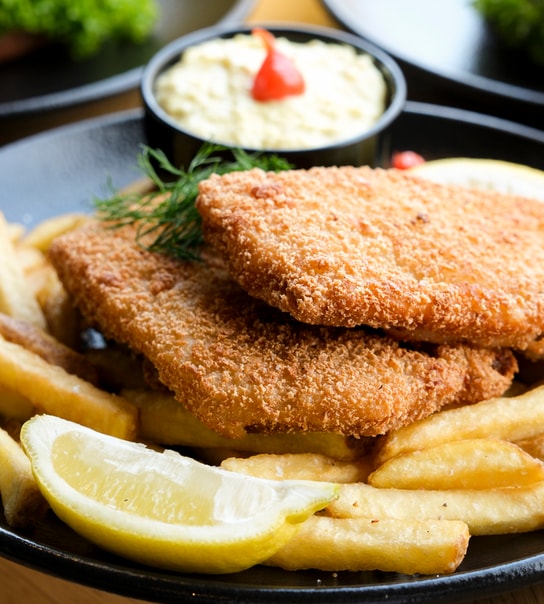 Valgfri AftenCombo @ Social Brew - Klassiske Burgers & Knasende Favoritter