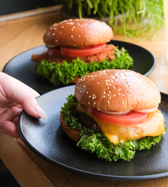 Valgfri AftenCombo @ Social Brew - Klassiske Burgers & Knasende Favoritter