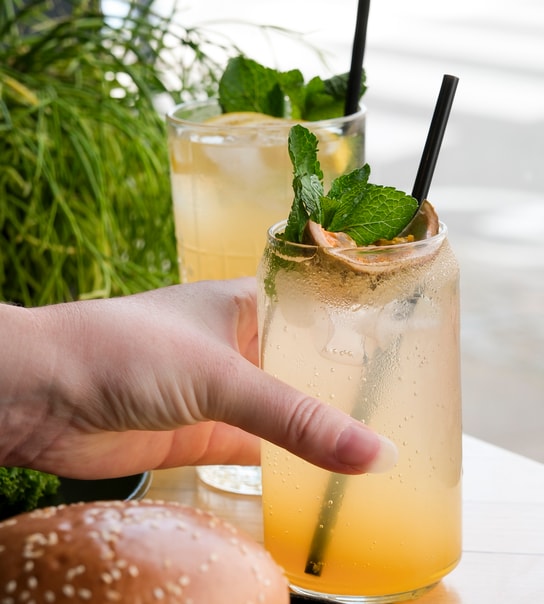 Valgfri AftenCombo @ Social Brew - Klassiske Burgers & Knasende Favoritter